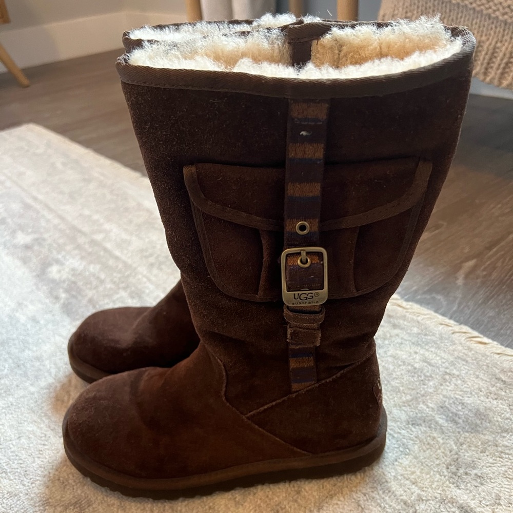 UGG S/N 1968 cargo pocket boots with buckle. Size 6